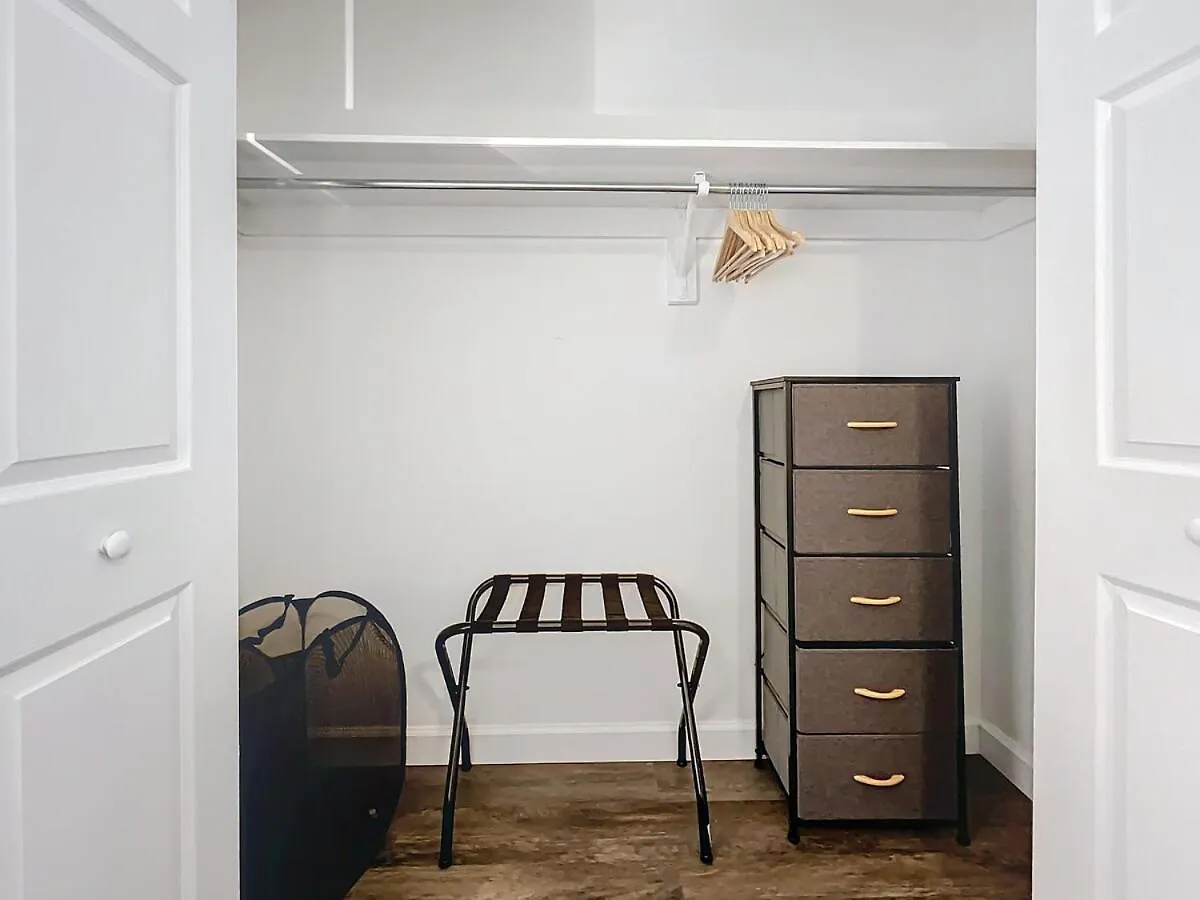 Apartment Clearwater Spacious Getaway- Comfort &Convenience