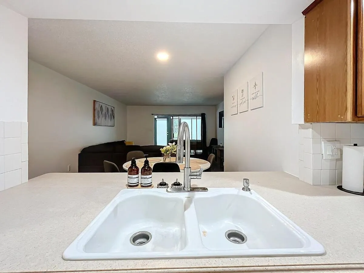 Clearwater Spacious Getaway- Comfort &Convenience