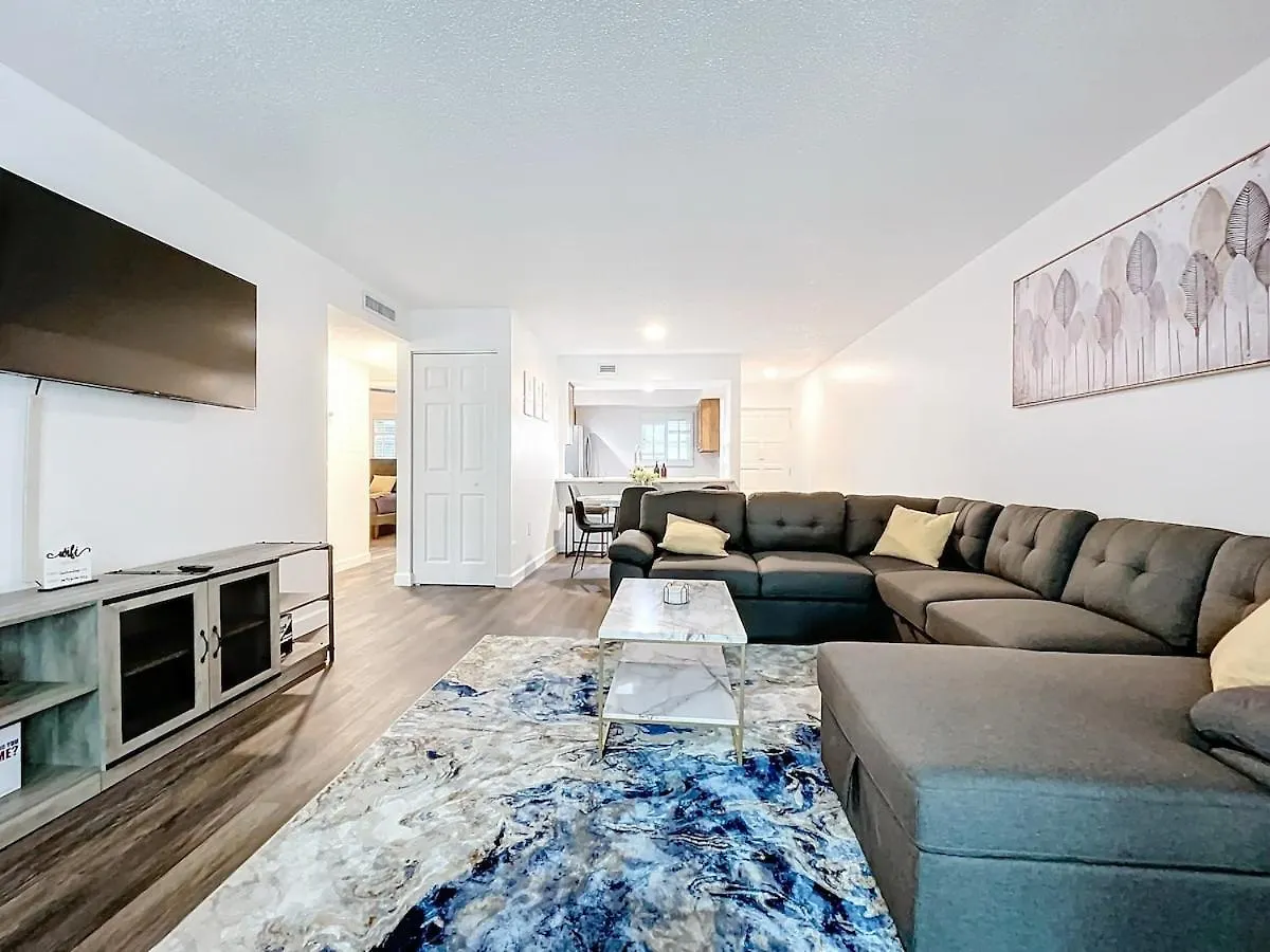 Clearwater Spacious Getaway- Comfort &Convenience Apartment