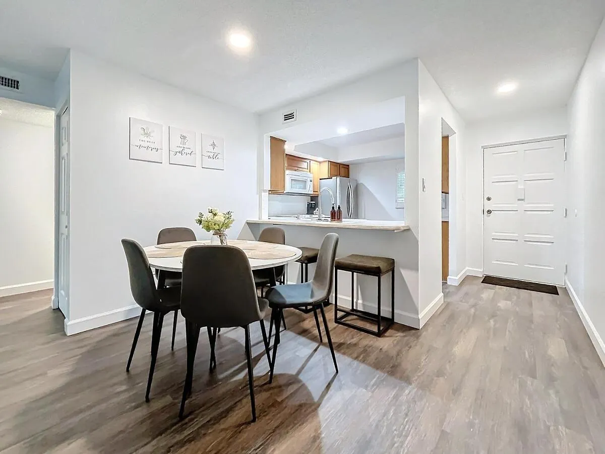 Clearwater Spacious Getaway- Comfort &Convenience 0*,