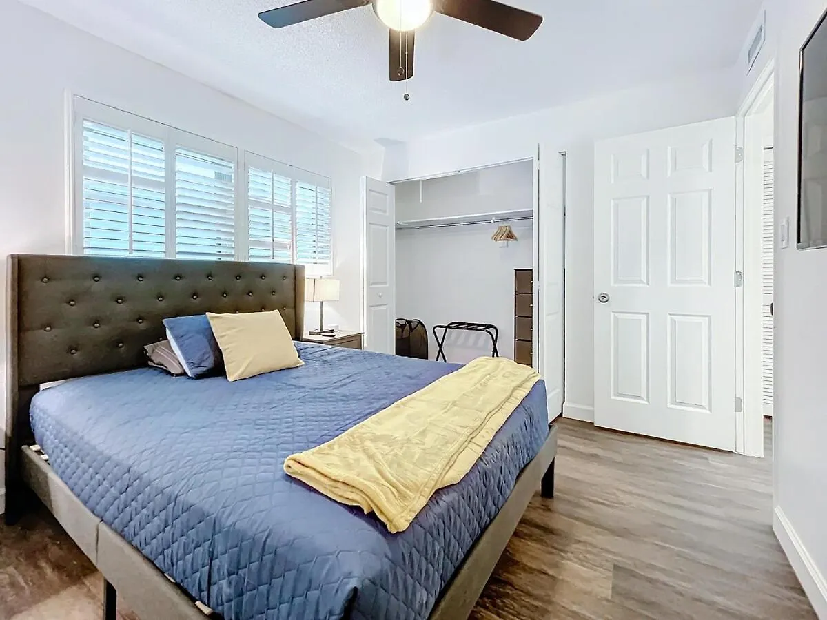 Clearwater Spacious Getaway- Comfort &Convenience Apartment