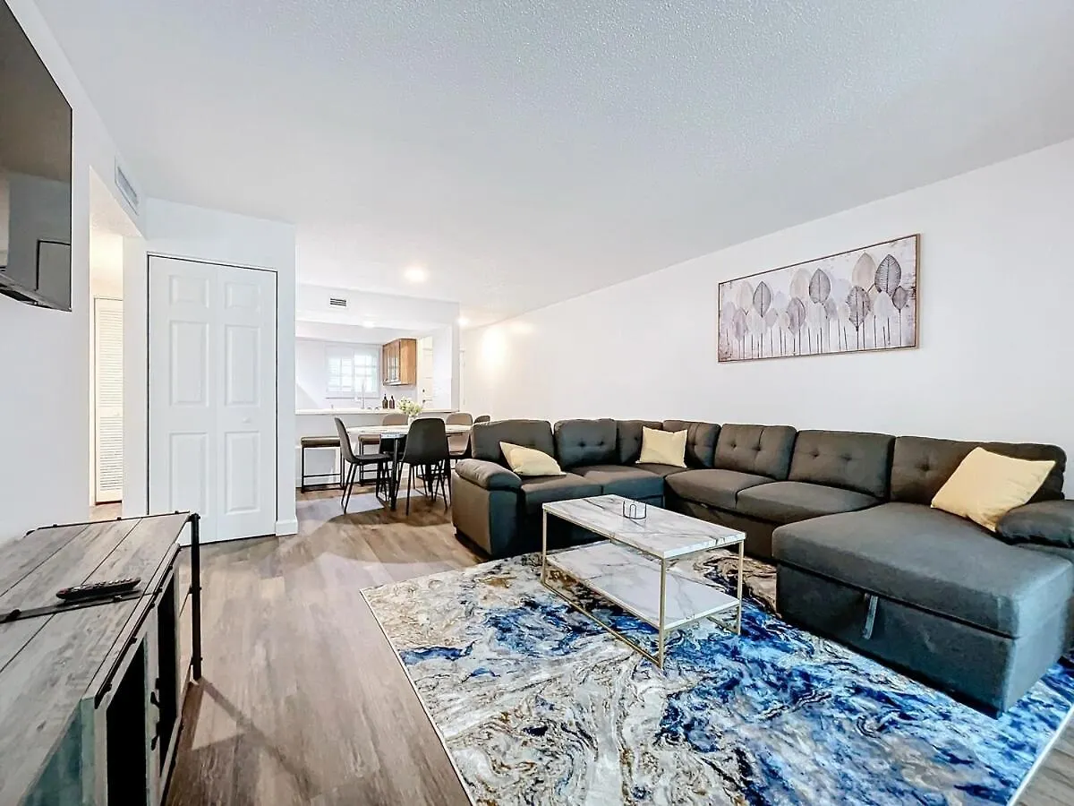 Clearwater Spacious Getaway- Comfort &Convenience 0*,