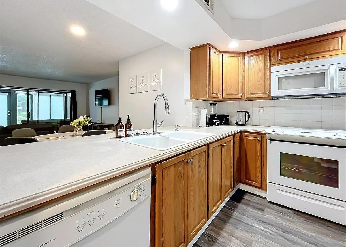 Clearwater Spacious Getaway- Comfort &Convenience Apartment