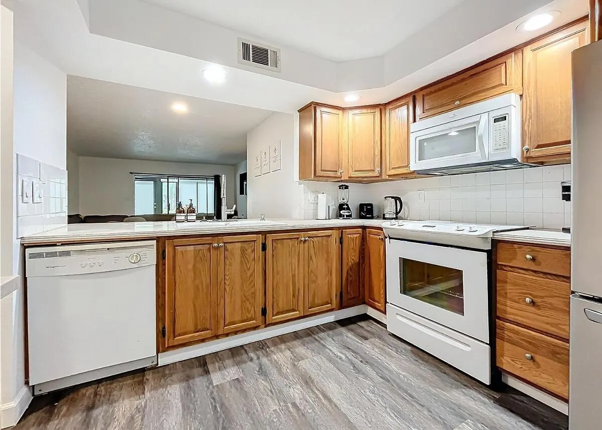 Clearwater Spacious Getaway- Comfort &Convenience Apartment