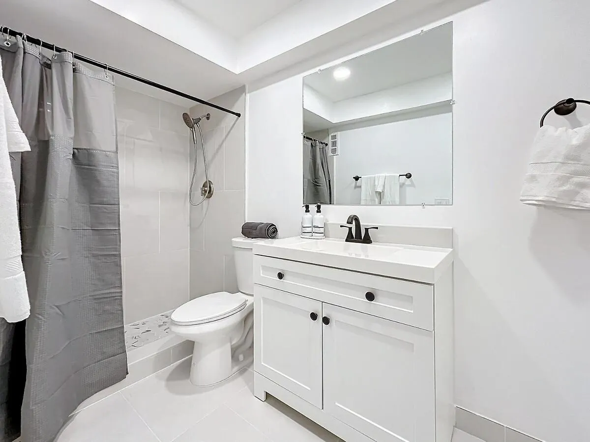 Apartment Clearwater Spacious Getaway- Comfort &Convenience