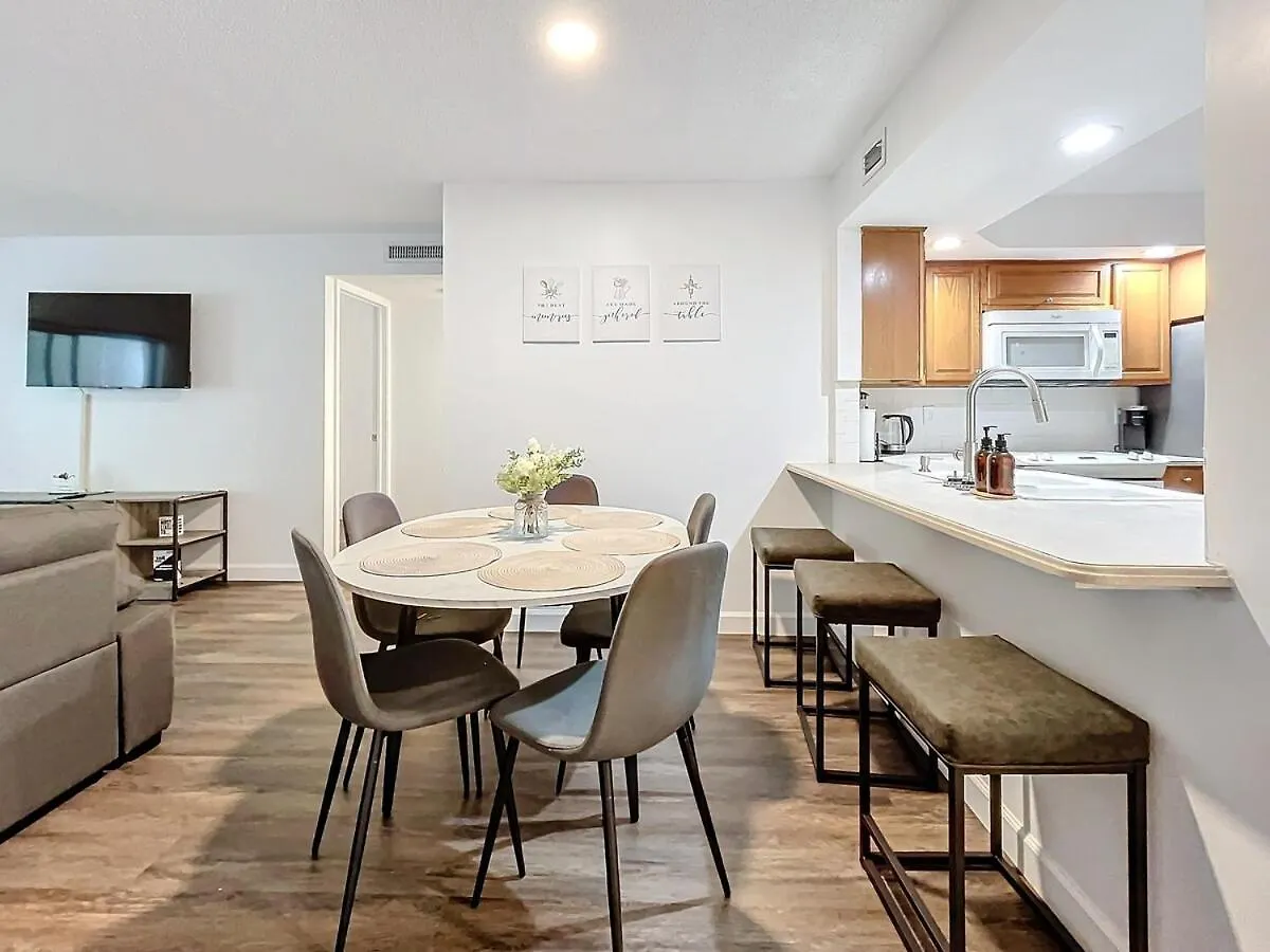 Apartment Clearwater Spacious Getaway- Comfort &Convenience